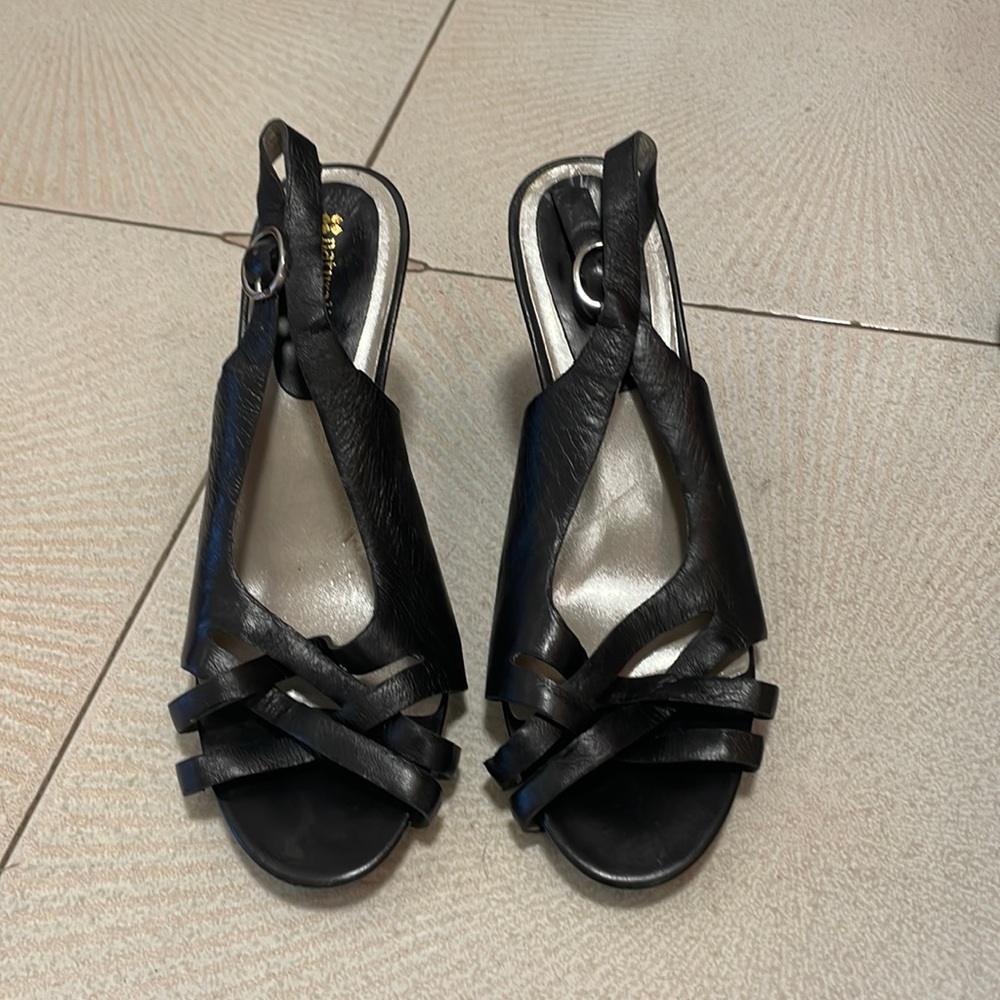 Heel sandal never worn